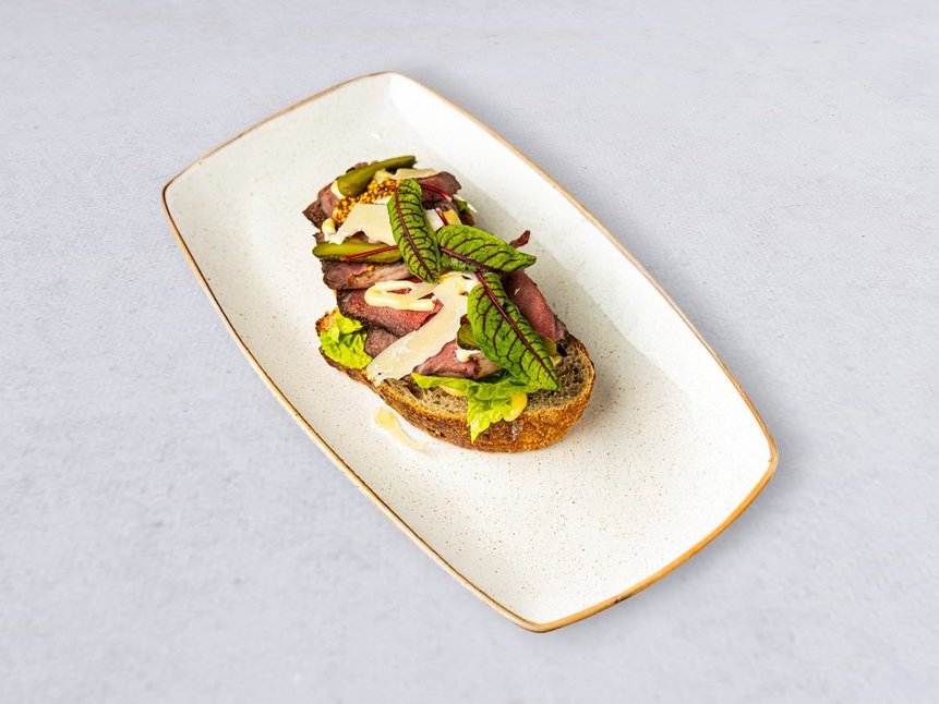 Open sandwich with roast beef on sourdough
